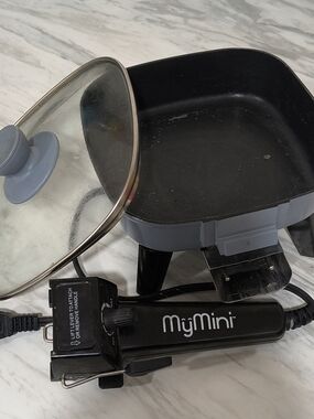 Gray Nonstick Electric Skillet with Glass Lid